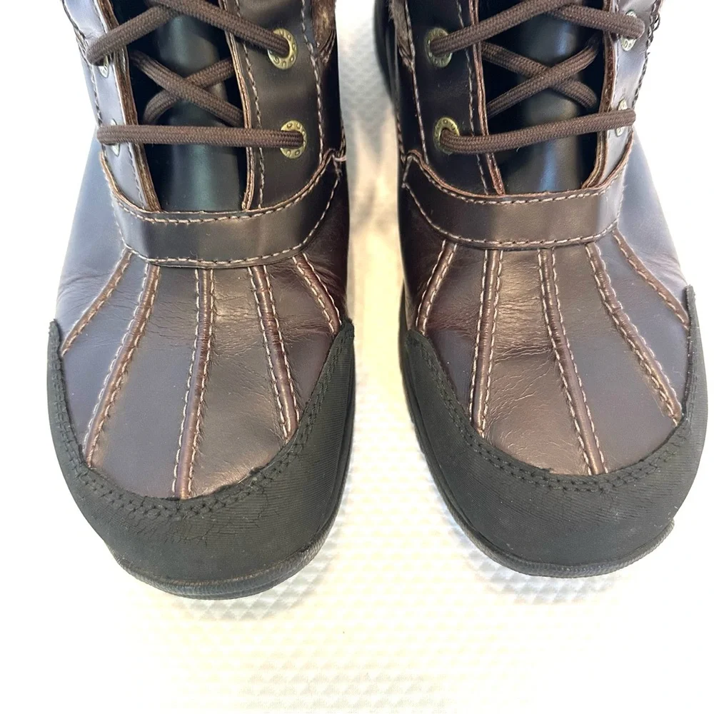 UGG lace up